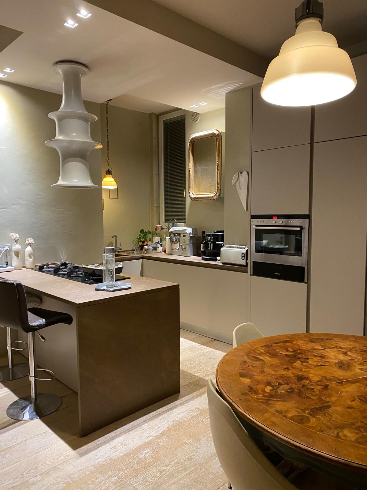 Cucina vista d'angolo